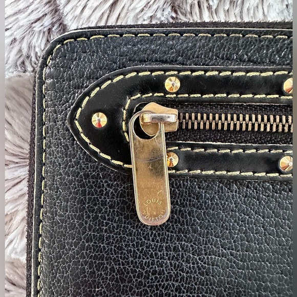 Authentic Louis Vuitton Suhali Zippy Long
Wallet black- excellent condit… - Picture 8 of 13